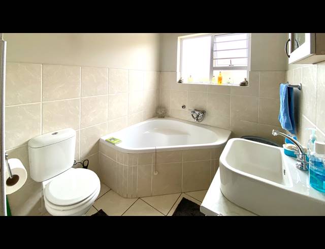 5 BEDROOM HOUSE FOR SALE IN PORT OWEN